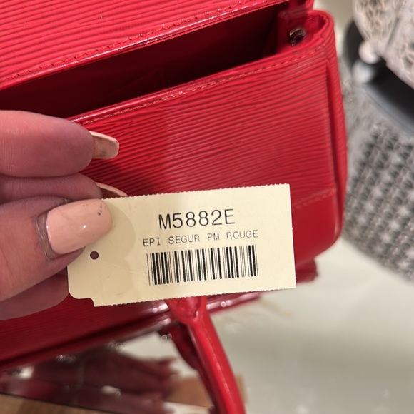 Louis Vuitton epi-BNWT - Picture 12 of 12